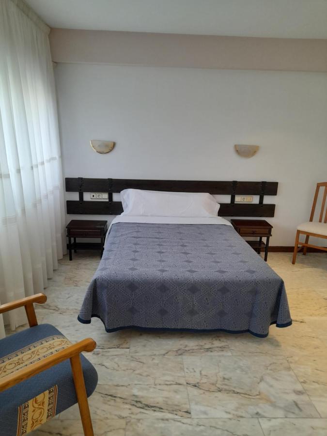 Hotel Os Carballos Sigueiro Eksteriør bilde